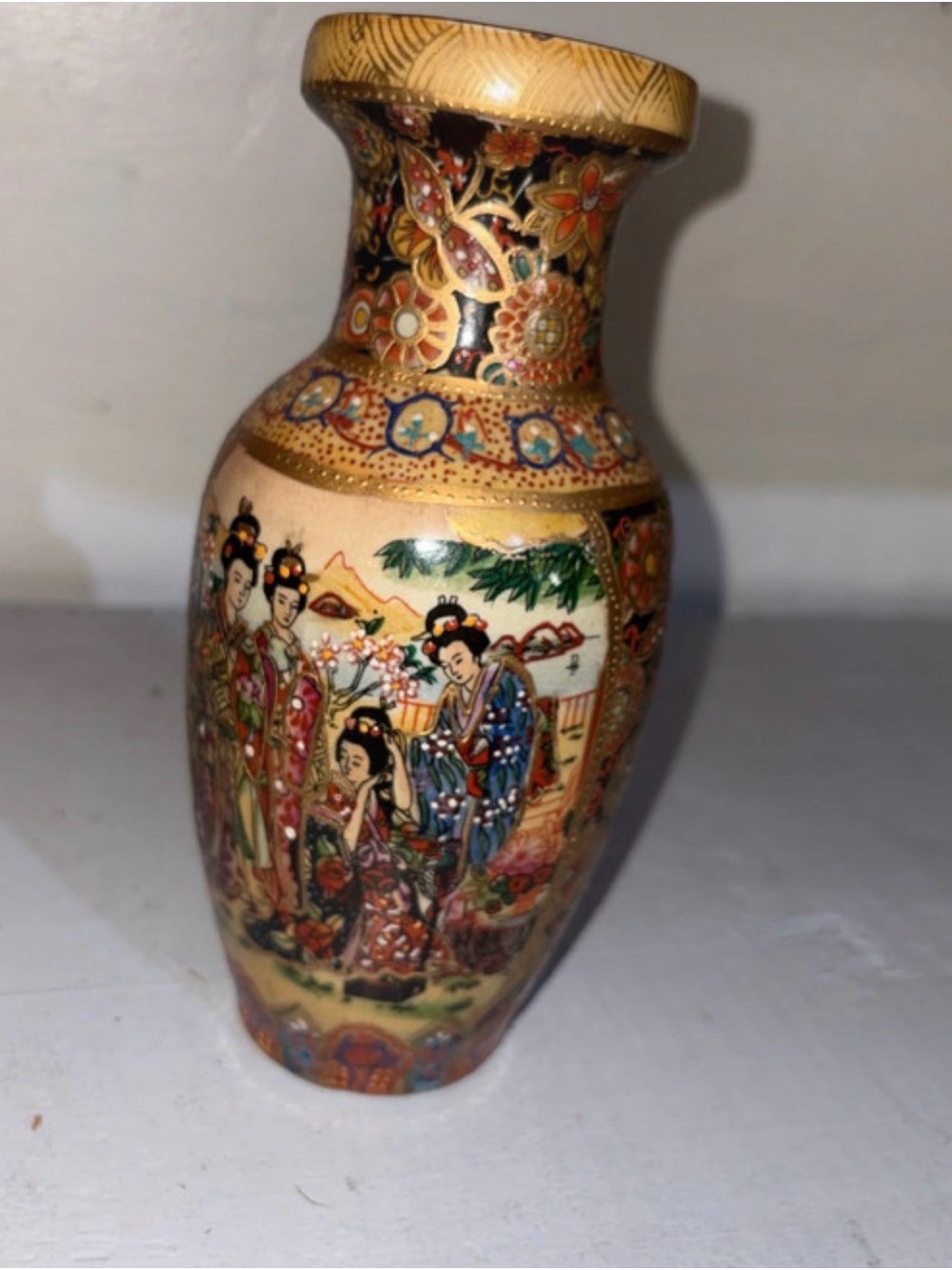 Japanese vintage Asian Porcelain Vase - Cream and Gold Decorative Home Art